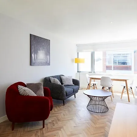 Blackhall Place Self Catering אכסניה