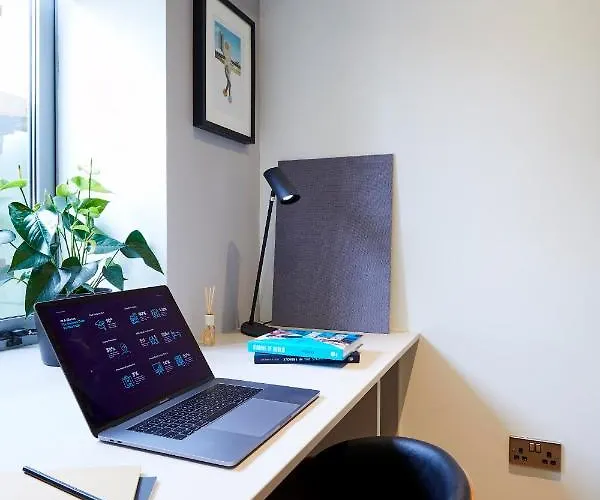 Blackhall Place Self Catering Hostel *